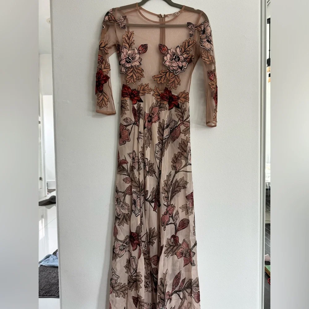 For love and lemons Sierra maxi dress in blush floral. Size XS - Picture 5 of 9